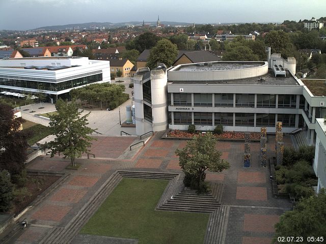 Foto der Webcam: Verwaltungsgebäude, Innenhof mit Audimax, Hörsaal-Gebäude 1