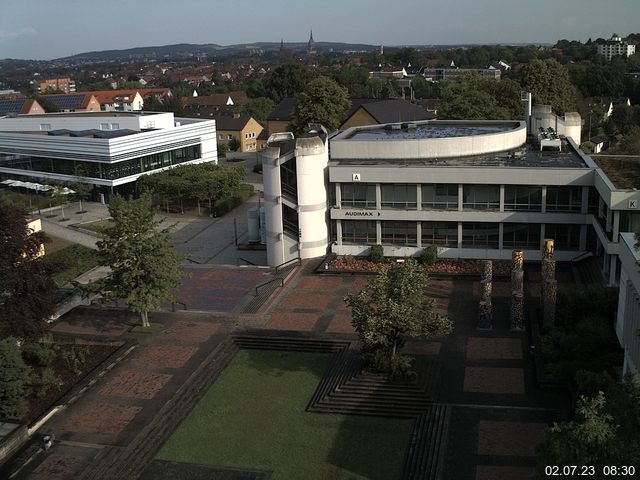 Foto der Webcam: Verwaltungsgebäude, Innenhof mit Audimax, Hörsaal-Gebäude 1