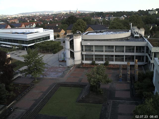 Foto der Webcam: Verwaltungsgebäude, Innenhof mit Audimax, Hörsaal-Gebäude 1