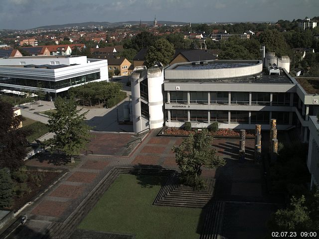 Foto der Webcam: Verwaltungsgebäude, Innenhof mit Audimax, Hörsaal-Gebäude 1