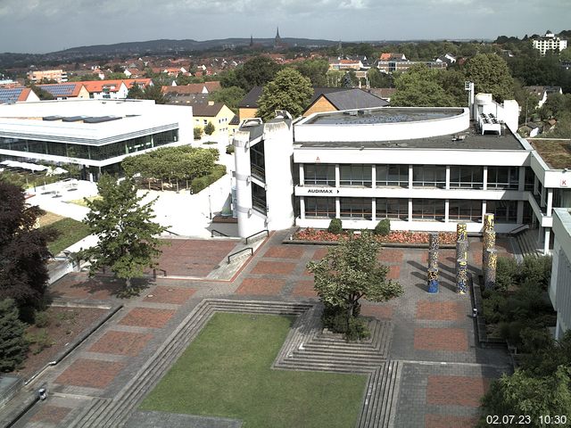 Foto der Webcam: Verwaltungsgebäude, Innenhof mit Audimax, Hörsaal-Gebäude 1