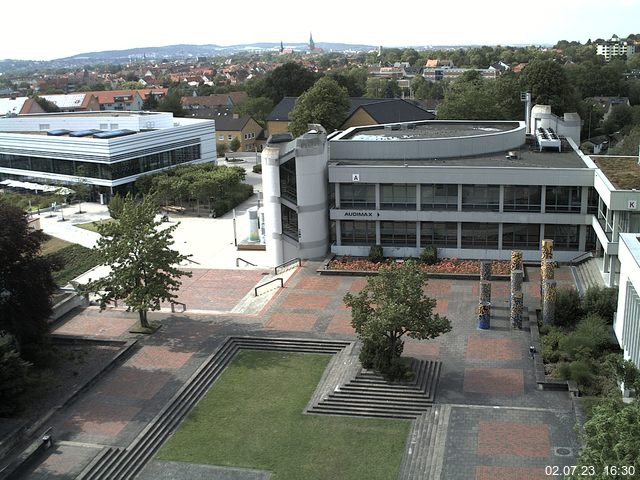 Foto der Webcam: Verwaltungsgebäude, Innenhof mit Audimax, Hörsaal-Gebäude 1