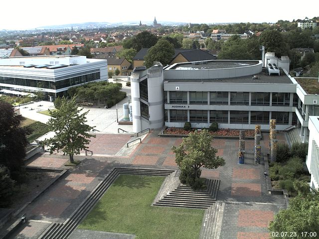 Foto der Webcam: Verwaltungsgebäude, Innenhof mit Audimax, Hörsaal-Gebäude 1