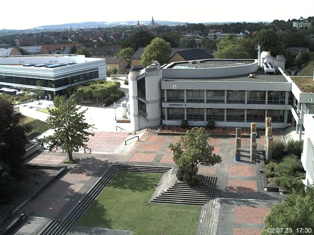 Foto der Webcam: Verwaltungsgebäude, Innenhof mit Audimax, Hörsaal-Gebäude 1