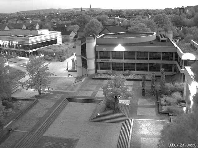 Foto der Webcam: Verwaltungsgebäude, Innenhof mit Audimax, Hörsaal-Gebäude 1