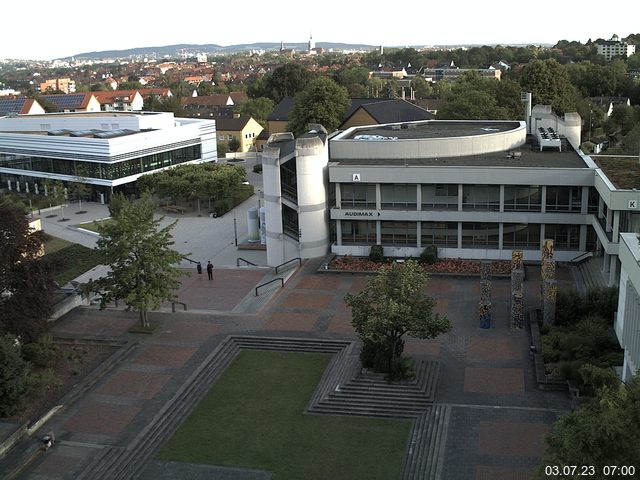 Foto der Webcam: Verwaltungsgebäude, Innenhof mit Audimax, Hörsaal-Gebäude 1