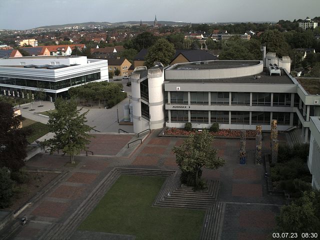 Foto der Webcam: Verwaltungsgebäude, Innenhof mit Audimax, Hörsaal-Gebäude 1