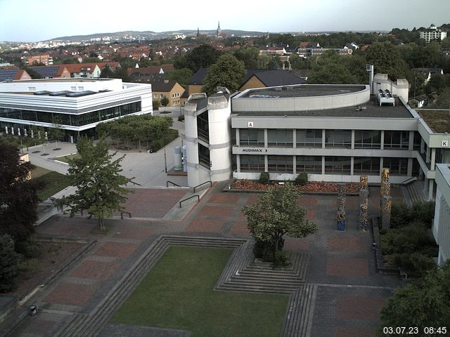 Foto der Webcam: Verwaltungsgebäude, Innenhof mit Audimax, Hörsaal-Gebäude 1