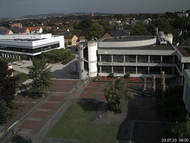 Foto der Webcam: Verwaltungsgebäude, Innenhof mit Audimax, Hörsaal-Gebäude 1