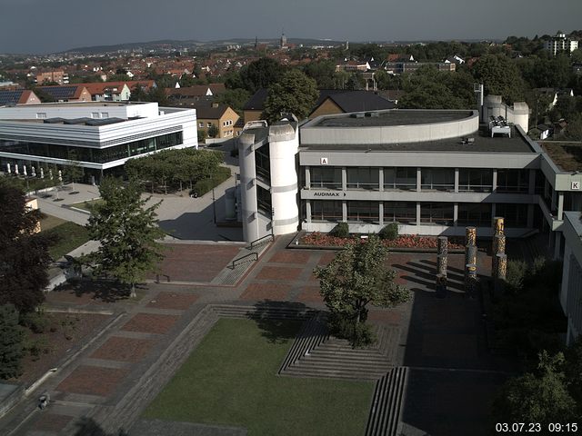 Foto der Webcam: Verwaltungsgebäude, Innenhof mit Audimax, Hörsaal-Gebäude 1