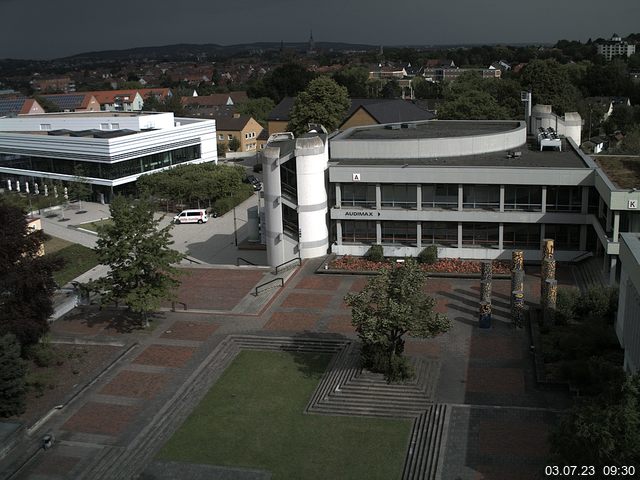 Foto der Webcam: Verwaltungsgebäude, Innenhof mit Audimax, Hörsaal-Gebäude 1