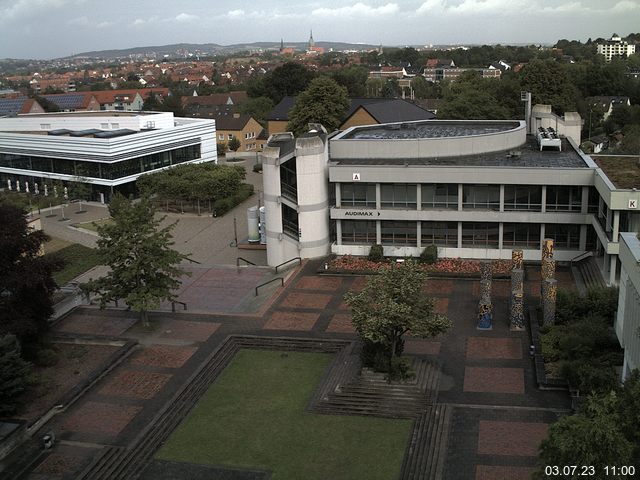 Foto der Webcam: Verwaltungsgebäude, Innenhof mit Audimax, Hörsaal-Gebäude 1