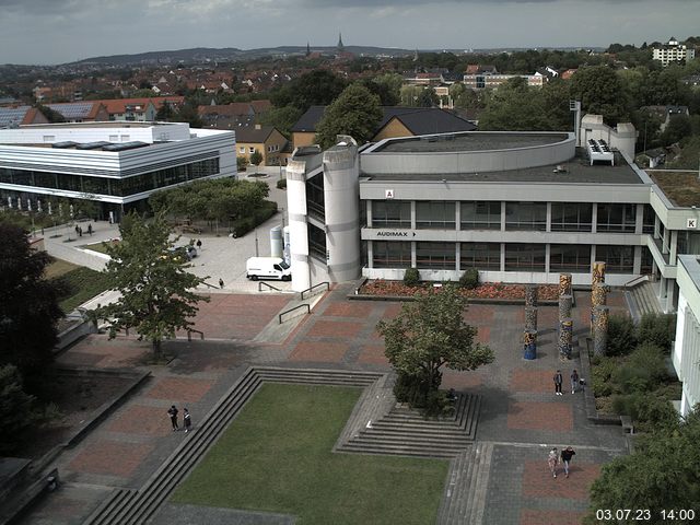 Foto der Webcam: Verwaltungsgebäude, Innenhof mit Audimax, Hörsaal-Gebäude 1