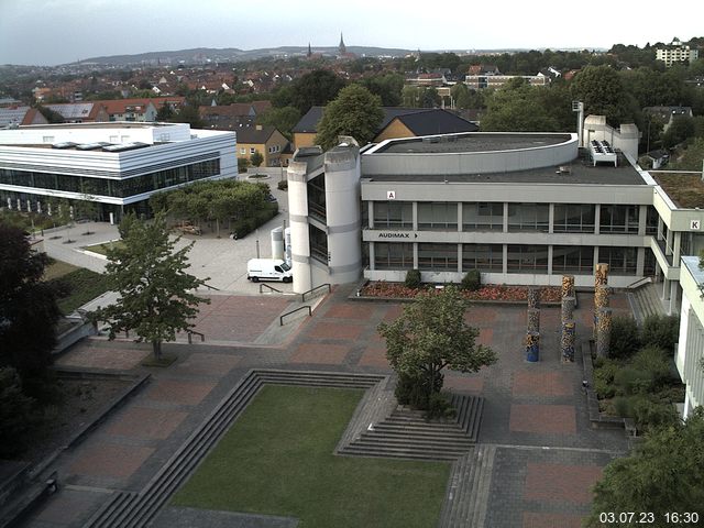 Foto der Webcam: Verwaltungsgebäude, Innenhof mit Audimax, Hörsaal-Gebäude 1