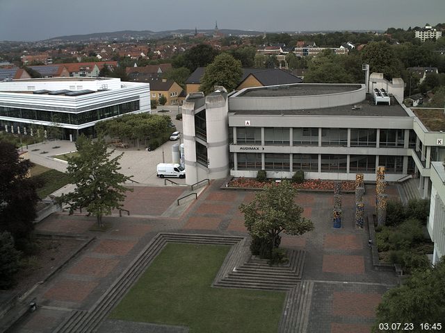 Foto der Webcam: Verwaltungsgebäude, Innenhof mit Audimax, Hörsaal-Gebäude 1