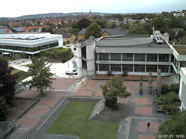 Foto der Webcam: Verwaltungsgebäude, Innenhof mit Audimax, Hörsaal-Gebäude 1