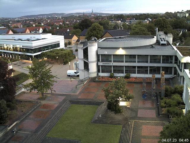 Foto der Webcam: Verwaltungsgebäude, Innenhof mit Audimax, Hörsaal-Gebäude 1