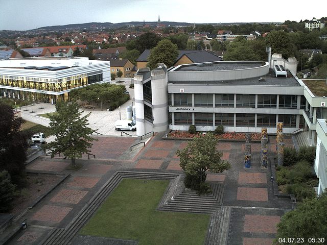 Foto der Webcam: Verwaltungsgebäude, Innenhof mit Audimax, Hörsaal-Gebäude 1