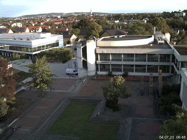 Foto der Webcam: Verwaltungsgebäude, Innenhof mit Audimax, Hörsaal-Gebäude 1