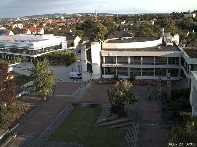 Foto der Webcam: Verwaltungsgebäude, Innenhof mit Audimax, Hörsaal-Gebäude 1