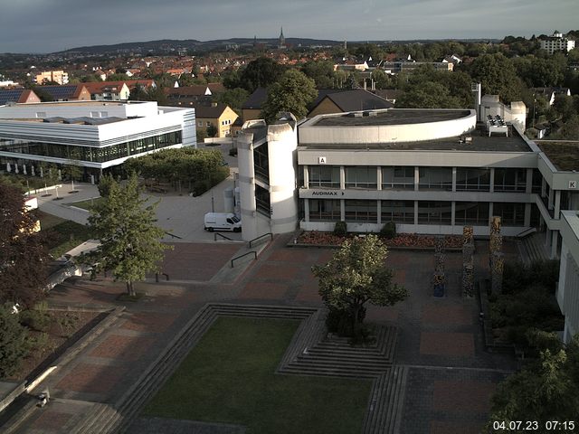 Foto der Webcam: Verwaltungsgebäude, Innenhof mit Audimax, Hörsaal-Gebäude 1