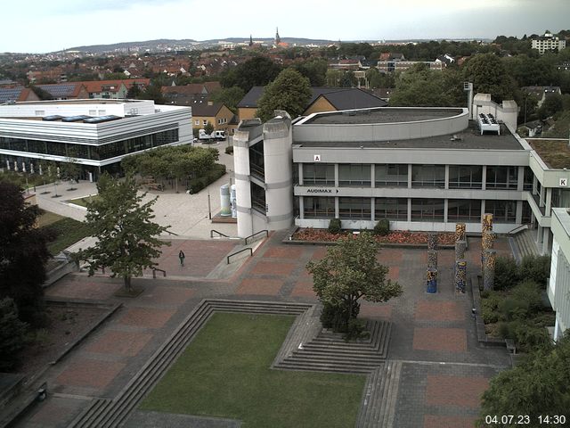 Foto der Webcam: Verwaltungsgebäude, Innenhof mit Audimax, Hörsaal-Gebäude 1