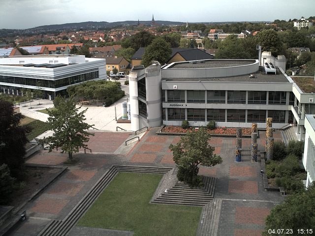 Foto der Webcam: Verwaltungsgebäude, Innenhof mit Audimax, Hörsaal-Gebäude 1