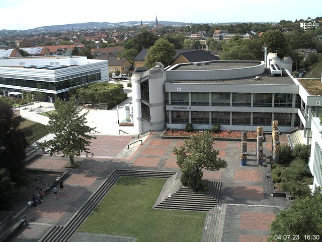 Foto der Webcam: Verwaltungsgebäude, Innenhof mit Audimax, Hörsaal-Gebäude 1