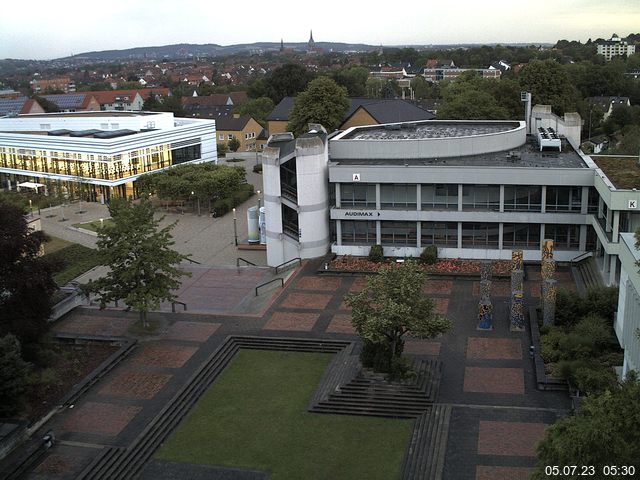 Foto der Webcam: Verwaltungsgebäude, Innenhof mit Audimax, Hörsaal-Gebäude 1