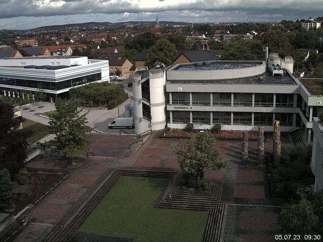 Foto der Webcam: Verwaltungsgebäude, Innenhof mit Audimax, Hörsaal-Gebäude 1