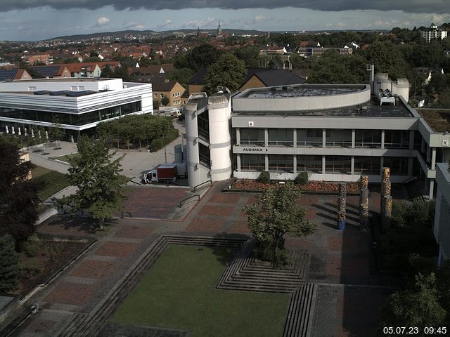 Foto der Webcam: Verwaltungsgebäude, Innenhof mit Audimax, Hörsaal-Gebäude 1