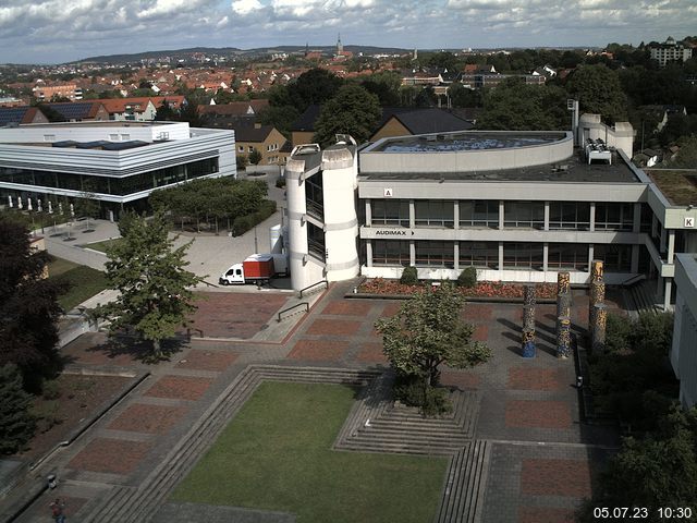 Foto der Webcam: Verwaltungsgebäude, Innenhof mit Audimax, Hörsaal-Gebäude 1