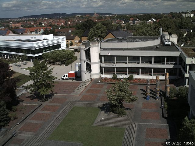 Foto der Webcam: Verwaltungsgebäude, Innenhof mit Audimax, Hörsaal-Gebäude 1