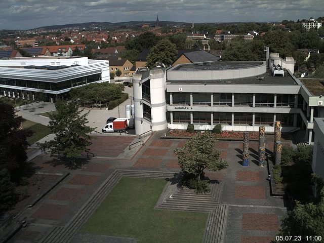 Foto der Webcam: Verwaltungsgebäude, Innenhof mit Audimax, Hörsaal-Gebäude 1