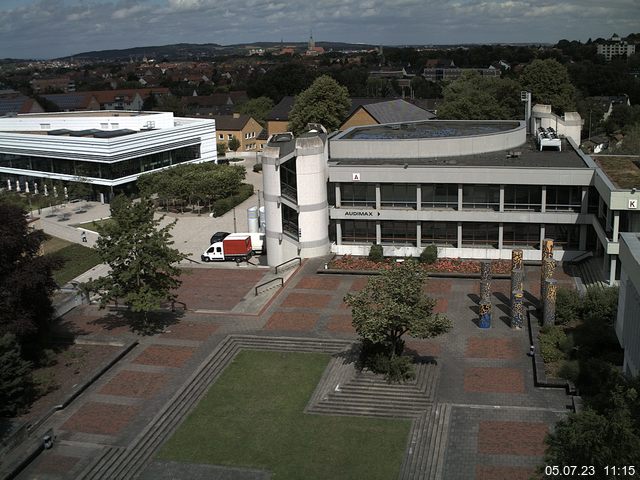 Foto der Webcam: Verwaltungsgebäude, Innenhof mit Audimax, Hörsaal-Gebäude 1