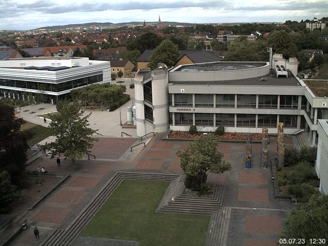 Foto der Webcam: Verwaltungsgebäude, Innenhof mit Audimax, Hörsaal-Gebäude 1