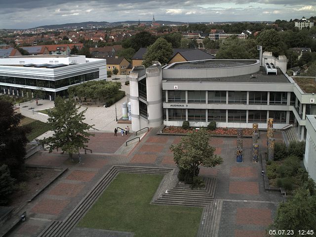 Foto der Webcam: Verwaltungsgebäude, Innenhof mit Audimax, Hörsaal-Gebäude 1