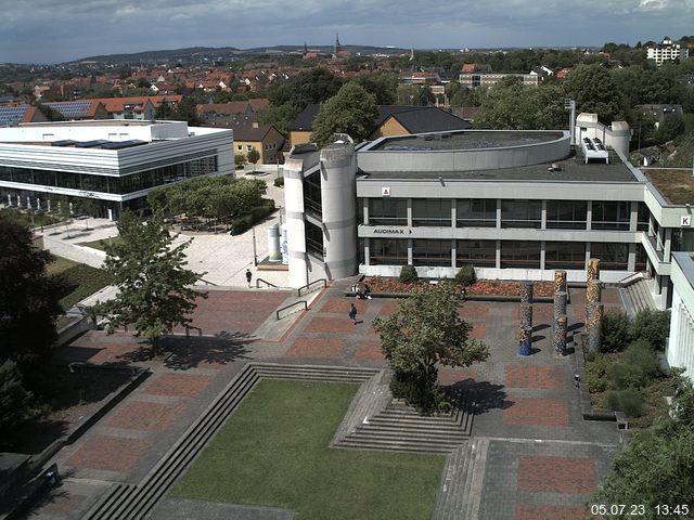 Foto der Webcam: Verwaltungsgebäude, Innenhof mit Audimax, Hörsaal-Gebäude 1