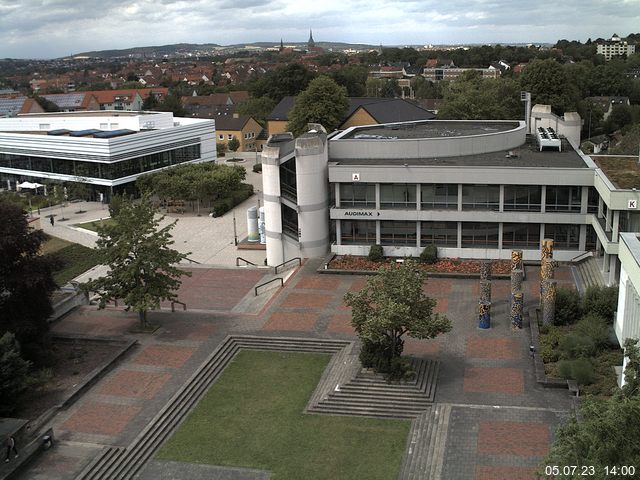 Foto der Webcam: Verwaltungsgebäude, Innenhof mit Audimax, Hörsaal-Gebäude 1