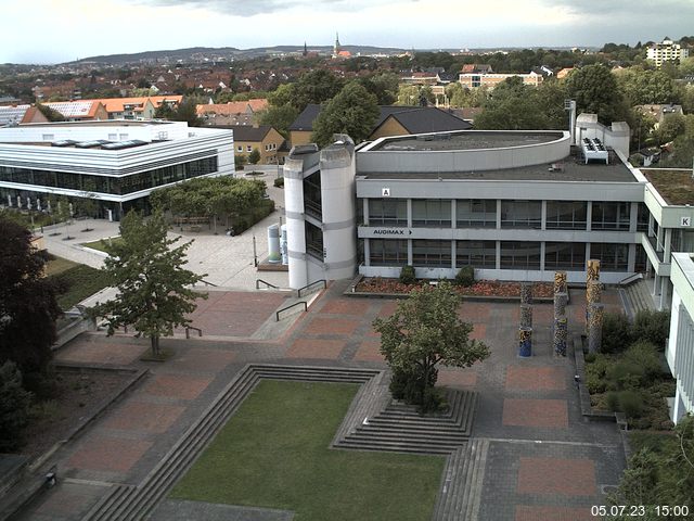 Foto der Webcam: Verwaltungsgebäude, Innenhof mit Audimax, Hörsaal-Gebäude 1