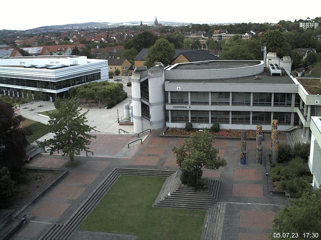 Foto der Webcam: Verwaltungsgebäude, Innenhof mit Audimax, Hörsaal-Gebäude 1