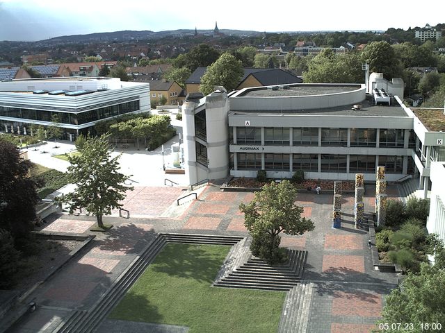 Foto der Webcam: Verwaltungsgebäude, Innenhof mit Audimax, Hörsaal-Gebäude 1