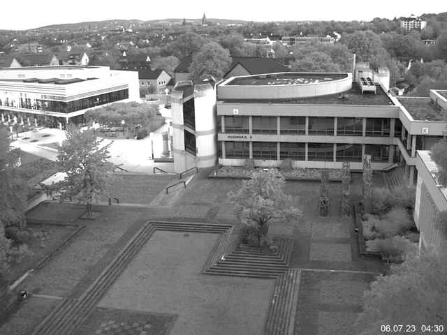 Foto der Webcam: Verwaltungsgebäude, Innenhof mit Audimax, Hörsaal-Gebäude 1