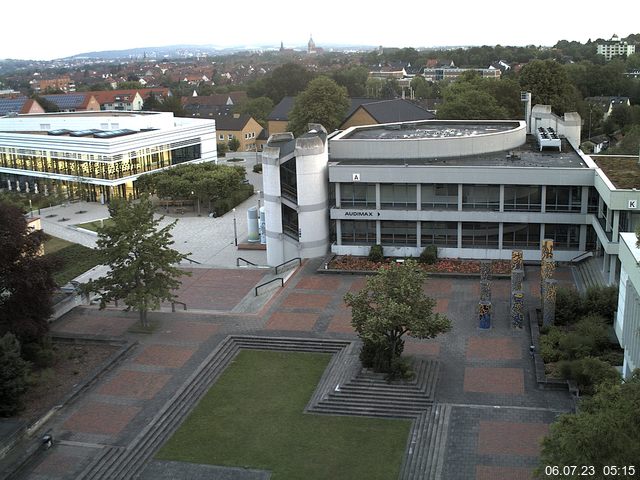 Foto der Webcam: Verwaltungsgebäude, Innenhof mit Audimax, Hörsaal-Gebäude 1