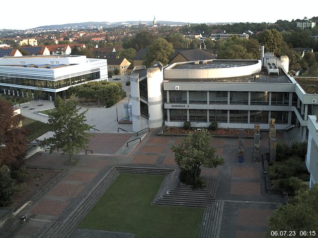 Foto der Webcam: Verwaltungsgebäude, Innenhof mit Audimax, Hörsaal-Gebäude 1