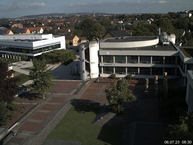 Foto der Webcam: Verwaltungsgebäude, Innenhof mit Audimax, Hörsaal-Gebäude 1