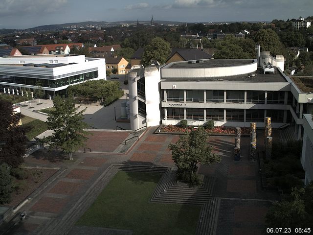 Foto der Webcam: Verwaltungsgebäude, Innenhof mit Audimax, Hörsaal-Gebäude 1