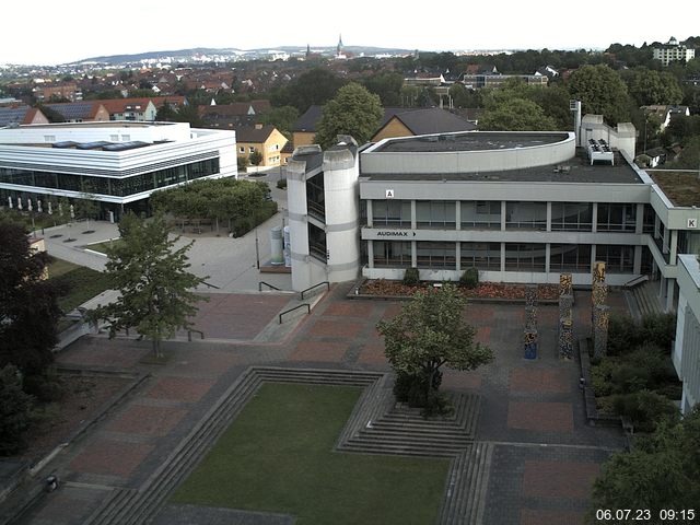 Foto der Webcam: Verwaltungsgebäude, Innenhof mit Audimax, Hörsaal-Gebäude 1