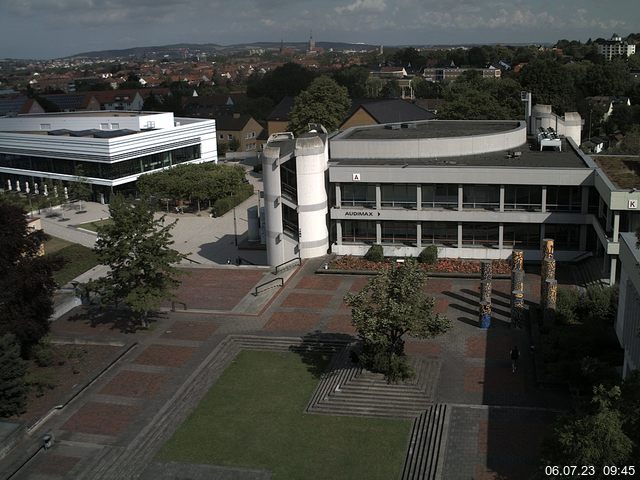 Foto der Webcam: Verwaltungsgebäude, Innenhof mit Audimax, Hörsaal-Gebäude 1