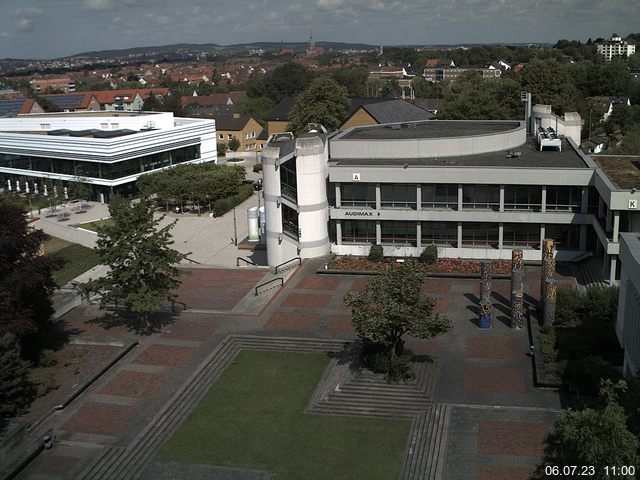 Foto der Webcam: Verwaltungsgebäude, Innenhof mit Audimax, Hörsaal-Gebäude 1